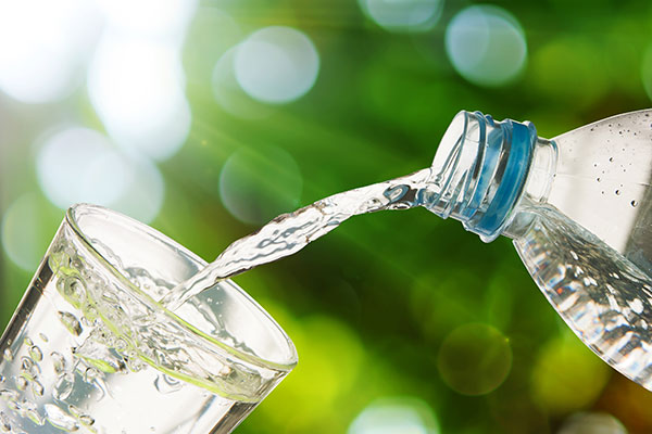 ¿Sabías que la exposición al sol provoca la pérdida de agua en tu piel?