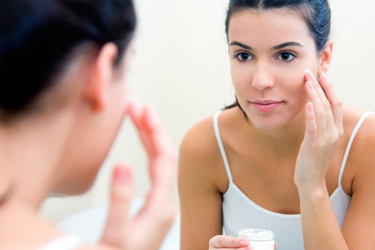 ¿Sabías que la vitamina A estabiliza la piel seca y deshidratada?