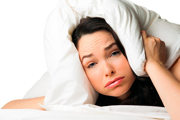 ¿Sabías que dormir menos de 8 horas puede dañar tu piel?